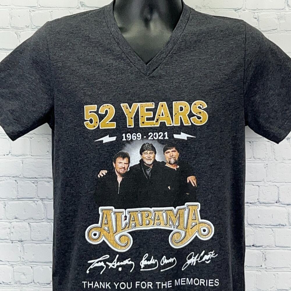 Alabama Band 2021 52 Years T Shirt Womens M Medium Gray Country Music V Neck Tee